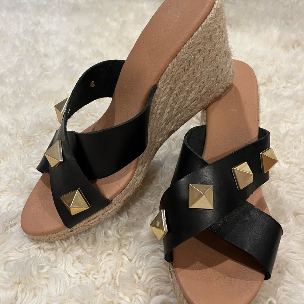 Wedge shoes 🖤